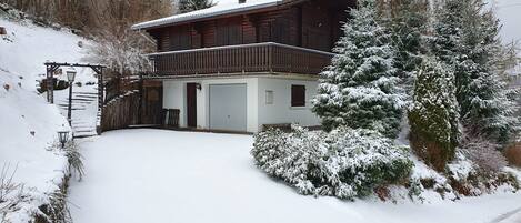 Chalet sous la neige en famille ou entre amis