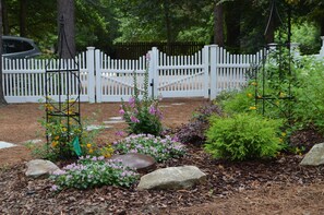 Newly Built 2 BR/2 BA Quaint cottage in Old Town Pinehurst