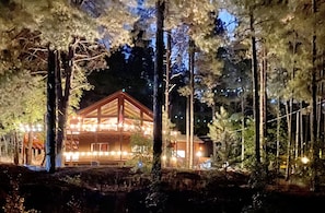 Large Cabin with double decks and surrounded by views and several sitting areas