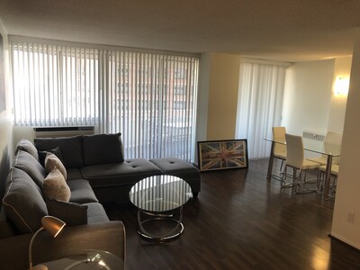 Spacious 2 bedroom high rise apartment near Brentwood and UCLA with Ocean Views 