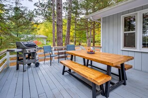 Deck | Outdoor Dining Area | Charcoal Grill