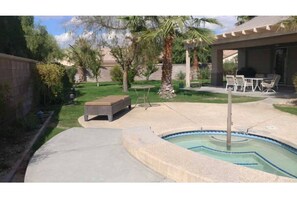 Roomy backyard with jacuzzi and room for your fur kids!