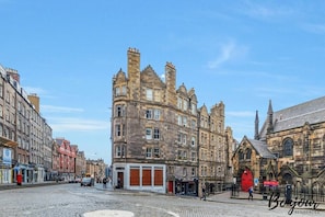 Exterior - amazing location on the Royal Mile
