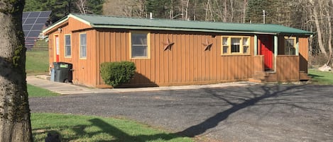 Dancing Horse Lodge - Entrance View
