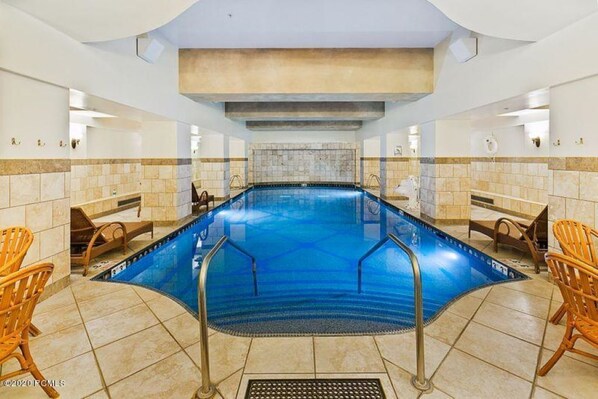 Adults only relaxation pool. Waterfall, steam-room and sauna. Very near suite. 