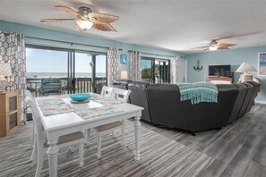 Enjoy meals with the entire family, seating for 6.