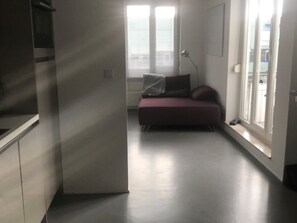 Ferienwohnung mit 43qm, 1 Wohn-/Schlafzimmer, max. 2 Personen-Sitzgelegenheit und Küchenzeile