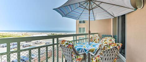 Map out your Wildwood Crest escape to this 1-bedroom, 1-bath resort condo!