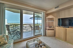 Living Room | Queen Sleeper Sofa | Central A/C & Heating | Free WiFi