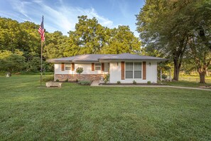 Swafford Valley Creekside Cottage