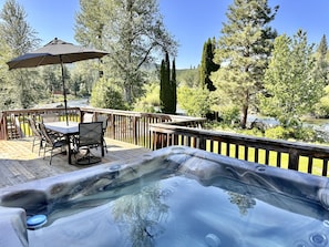 Private hot tub overlooking the Wenatchee River