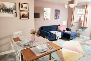 open plan sitting room and dining area