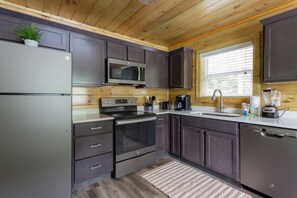 Awesome Kitchen With Stainless Appliances And Quart Countertops!