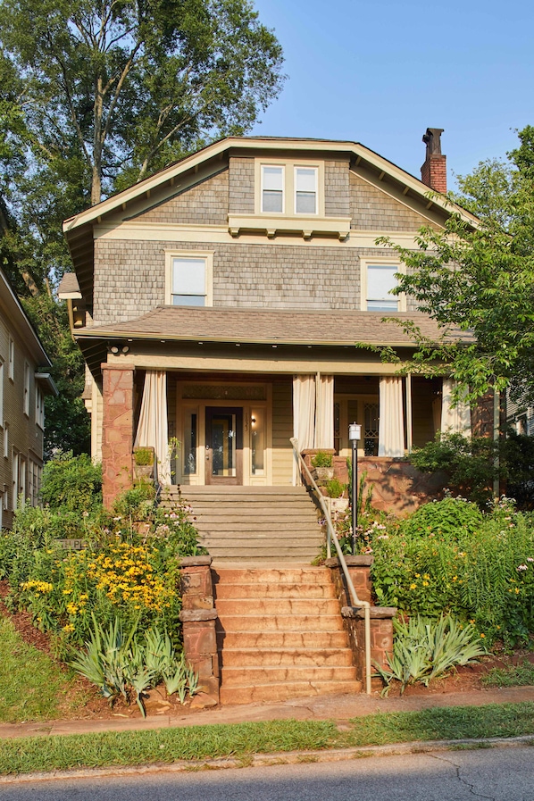 This charming, sunny apartment is on the second floor of Charles. It offers easy access to the spacious front porch and calming back yard. The house is just blocks from UAB, beautiful parks, and super convenient to downtown.