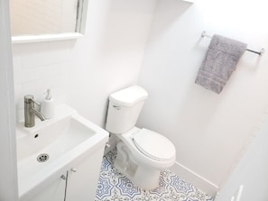 Come enjoy a renovated Studio apartment in a fourplex home with private entrance
