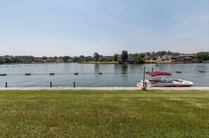 Right on the water! Tie up your boat right behind the condo or fish off the pier
