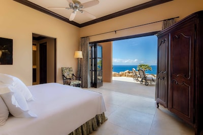 The Crown Jewel of villas in Pedregal, 180-degree views of the Pacific Ocean.