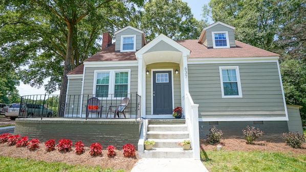 3 Bed 2 Bath Farmhouse