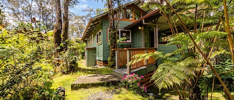 Volcano Kahaualea Cottage, on 3 Acres