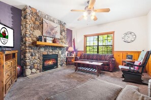 Living Room, Cable TV, Seasonal Gas Fireplace, Sofa Sleeper