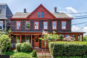 The street view of Anchor at Annapolis Inn