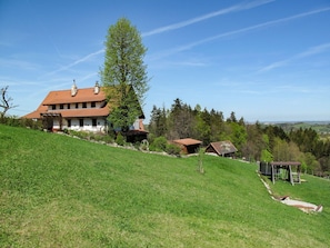 Sky, Plant, Cloud, Green, Ecoregion, Tree, Natural Landscape, Slope, Highland, House