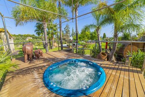 Bain à remous extérieur