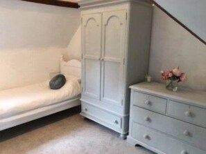 Double bedroom overlooking the fields. Equipped  with a double and single bed, reading chair, library of books, wardrobe, chest of drawers, hanging space, iron, hairdryer. 