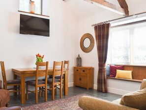 Living room/dining room | Cedar Barn, Lovington, near Somerton