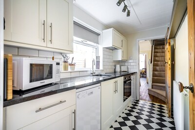 Victoria Cottage -  a family break that sleeps 4 guests  in 2 bedrooms