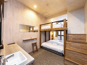 4 person room