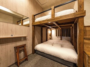 4 person room