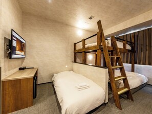 Accommodates up to 9 people ★ Bathtub included
