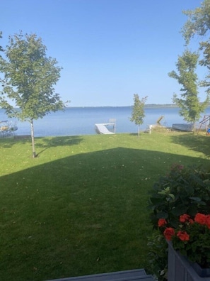 San-Dee cove on Lake Lida provides a picture perfect level lot down to the water.