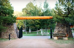 Main Gate at Legacy Lodge