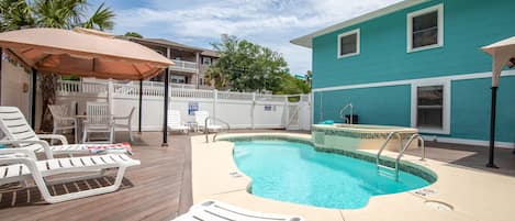 Sunrise Retreat private pool deck with clean pool, hot tub, & plenty of sunshine