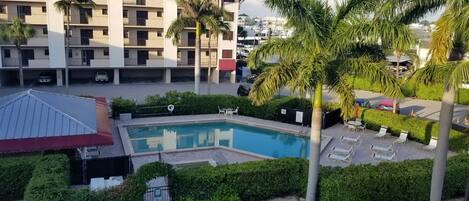 Large heated pool with community cabana, 2  grills, and community library.