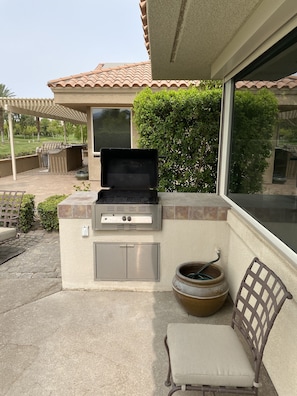 Built in gas bar b que just outside kitchen on back patio