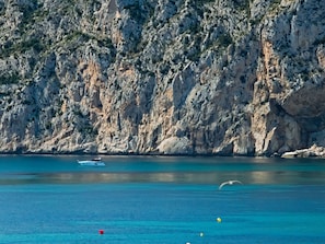 L'Eau, Ressources En Eau, Bateau, Bleu Azur, Paysage Naturel, Navire, Cotiers Et Relief Océaniques, Lac, Montagne, Cours D'Eau
