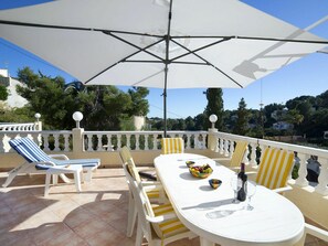 Propriété, Parapluie, Meubles, Table, Ombre, Patio, Domicile, Maison, Bâtiment, Immobilier