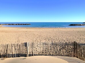 L'Eau, Ciel, Plante, Écorégion, Bleu Azur, Nuage, Paysage Naturel, Arbre, Cotiers Et Relief Océaniques, Plage