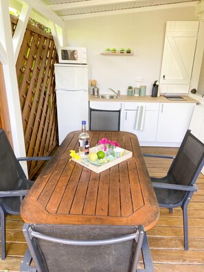 Outdoor dining