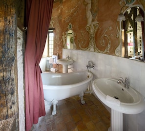Salle de bain ouverte sur la chambre