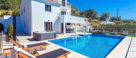 A private swimming pool, Jacuzzi, 6 deck chairs, 2 sun umbrellas, covered outdoor dining area for 8 with a TV, darts for fun and a traditional BBQ