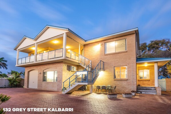 Kalbarri - Sunset of Murchison - Top Only - Front yard