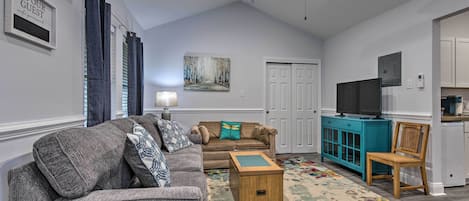 Ocean Springs Vacation Rental | Single-Story Studio | 1BA | 400 Sq Ft