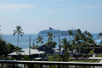 Luxurious Condo - Wonderful Ocean Views - in the Heart of Kailua-Kona