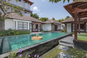 Private pool