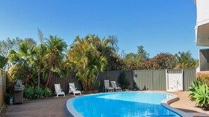 Complex pool 