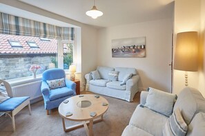 Tenby Cottage, Whitby - Host & Stay